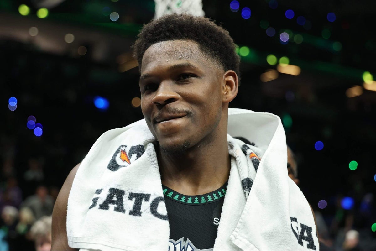 Энтони Эдвардс NBA-гийн шилдэг довтлогч хамгаалагчаар тодорлоо