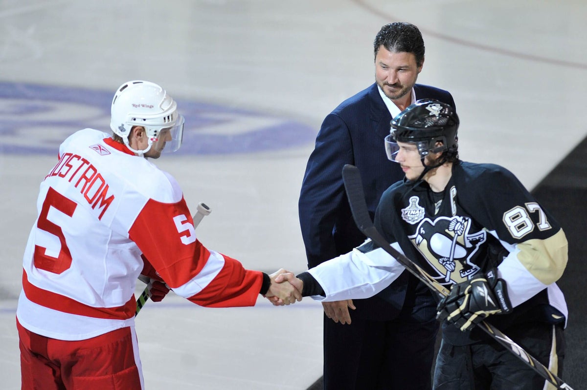 Stanley Cup хүртсэн тоогоор нь NHL-ийн бүх цаг үеийн шилдэг тоглогчдыг эрэмбэлэх нь