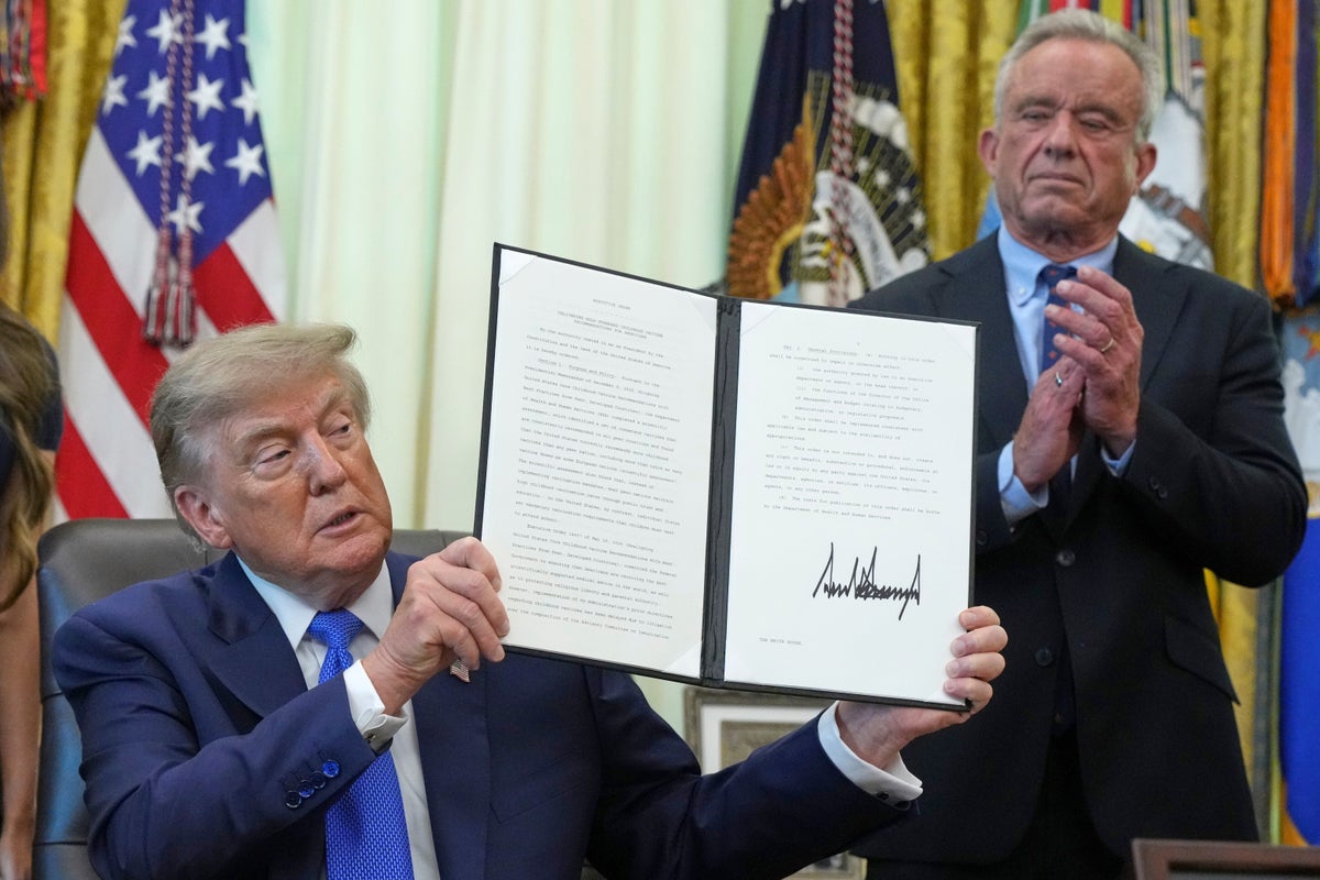 АНУ-ын Ерөнхийлөгч Дональд Трамп хүүхдийн вакцинжуулалтын журмыг өөрчлөх зарлиг гаргалаа