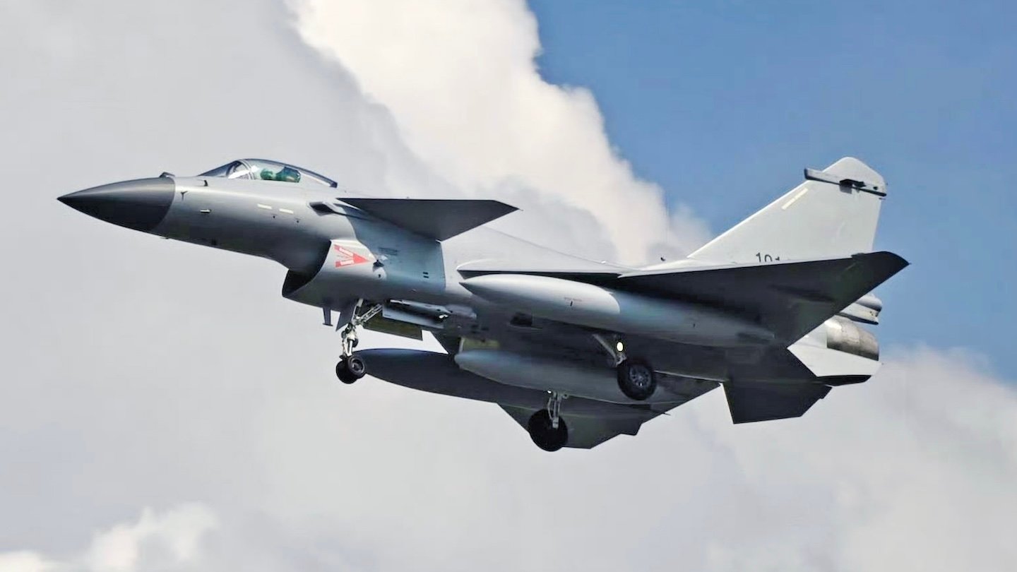 Бангладеш улс Хятадын J-10CE сөнөөгч онгоц худалдан авахаар хэлэлцээ хийж байна