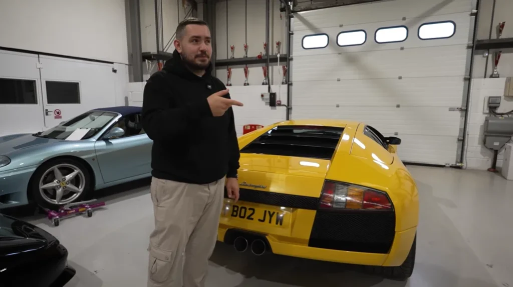 Зургаан жил ашиглагдаагүй Lamborghini Murciélago автомашиныг сэргээн засварлахаар шийдсэн эзэн нь ихээхэн хүндрэлтэй тулгарчээ