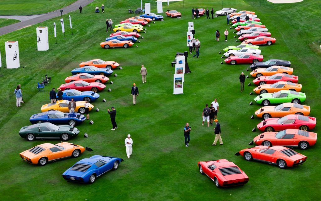 Lamborghini Miura загварын 60 жилийн ойд зориулсан цуглуулга Pebble Beach-д бүрдлээ