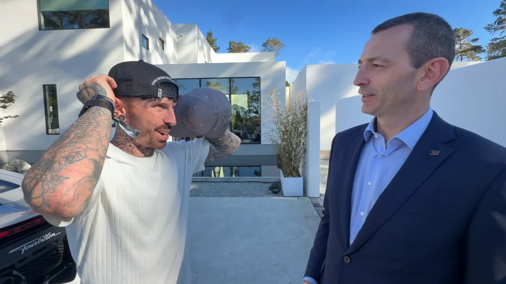 Мэт Армстронг Bugatti компанийн төлөөлөлтэй уулзаж Chiron гипер машины сэлбэг олж авах боломжоо нэмэгдүүллээ