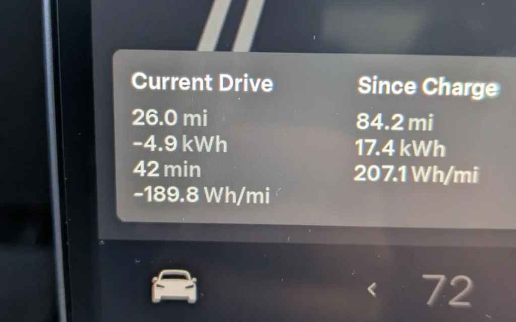 Tesla Model 3 автомашины эзэмшигчид уруу газар явах үед нөхөн сэргээгдэх тоормосны тусламжтайгаар зайгаа цэнэглэх боломжтойг баталлаа