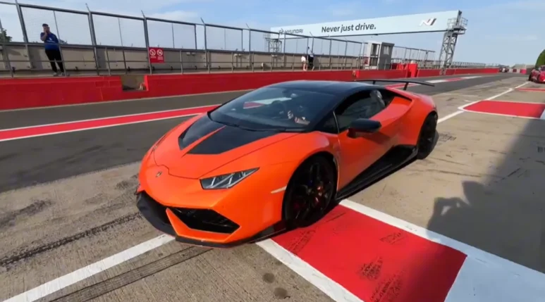 Mat Armstrong Porsche GT3 RS загварыг турших үеэр Lamborghini Huracán автомашины тоормос доголджээ