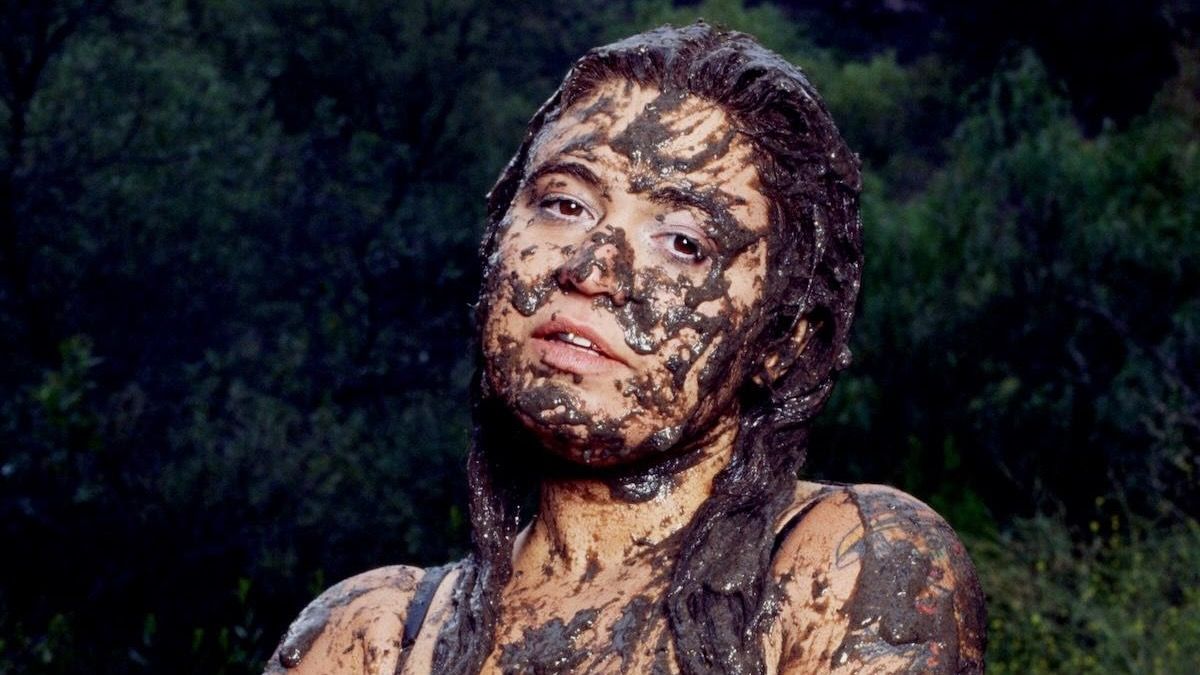 Реми Волф гурав дахь бие даасан цомог болох “Mud”-оо зарлалаа