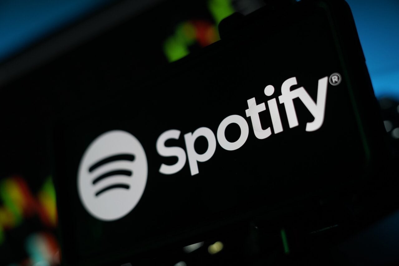 Spotify платформ хиймэл оюун ухаанаар бүтээгдсэн уран бүтээлчдийг тусгай тэмдэглэгээгээр ялгана