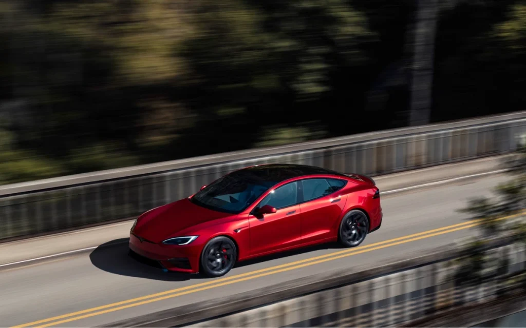 Tesla Model S болон Mercedes-Benz S-Class загваруудын сарын ашиглалтын зардлын харьцуулалт