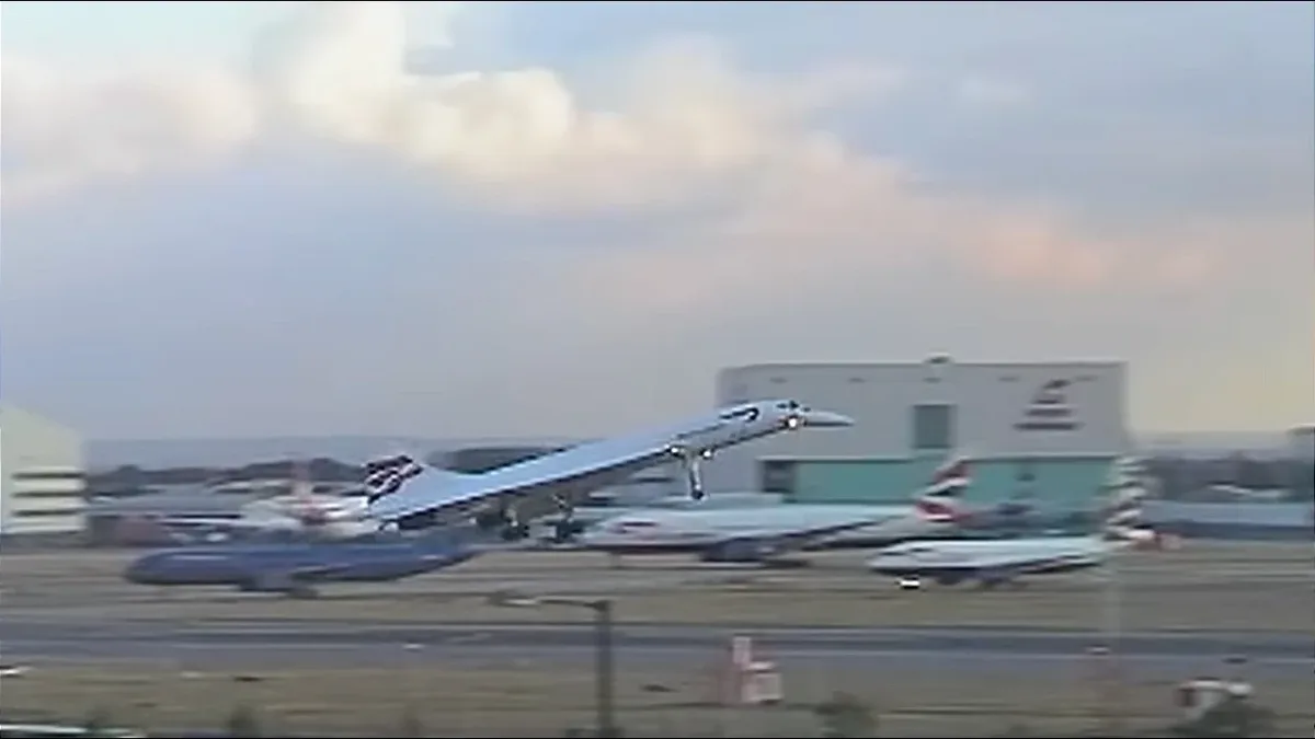 Concorde онгоцны түүхэн дэх сүүлийн нислэгүүдийн үеэр Хитроу нисэх буудалд гурван онгоц дараалан газарджээ