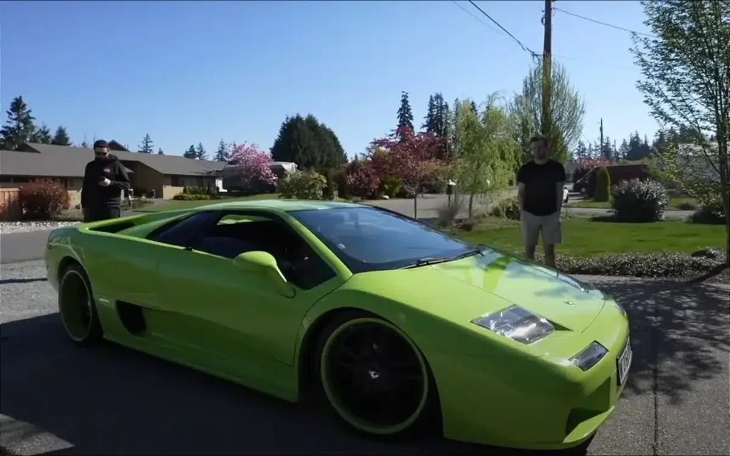 Lamborghini Diablo-гийн хуулбар худалдан авсан залуусын туршлага автомашины чанарын асуудлыг хөндлөө