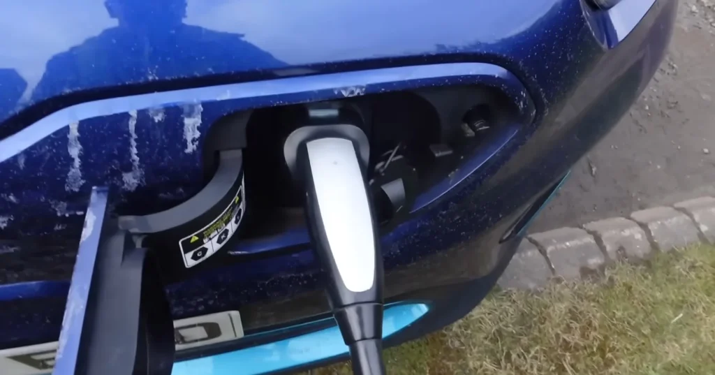 Kia e-Niro загварын автомашиныг Tesla-ийн сүлжээгээр цэнэглэж үзэх туршилт