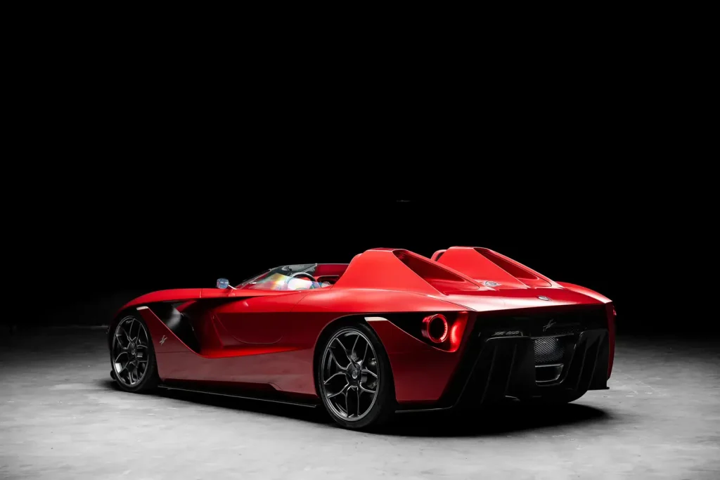 Ferrari Enzo-г бүтээсэн дизайнер Кэн Окуямагийн зохион бүтээсэн Kode57 супер машиныг танилцуулж байна