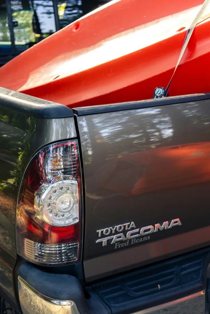 Toyota Tacoma загвар нь АНУ-ын зах зээл дэх хамгийн бага үнэгүйдэлтэй пикап автомашинаар тодорчээ