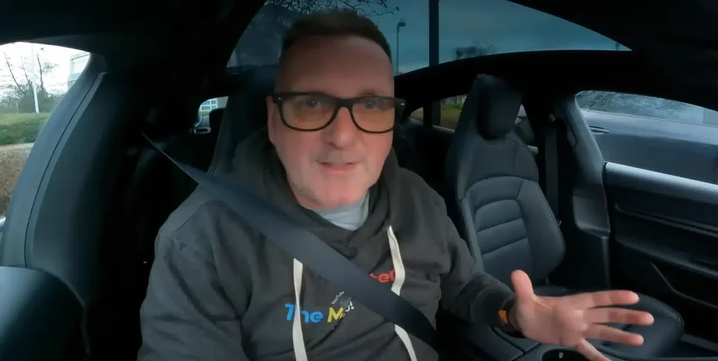 Porsche Taycan загварын анхны үзлэгийн өндөр өртөг эзэмшигчдийн анхаарлыг татаж байна