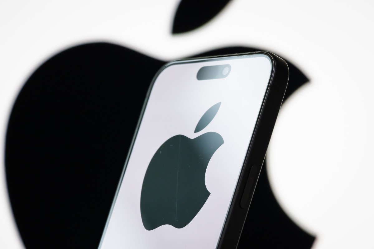 Apple компани Siri хиймэл оюун ухааныг мэдээллийн эх сурвалжаар хангах хэлэлцээ хийж байна