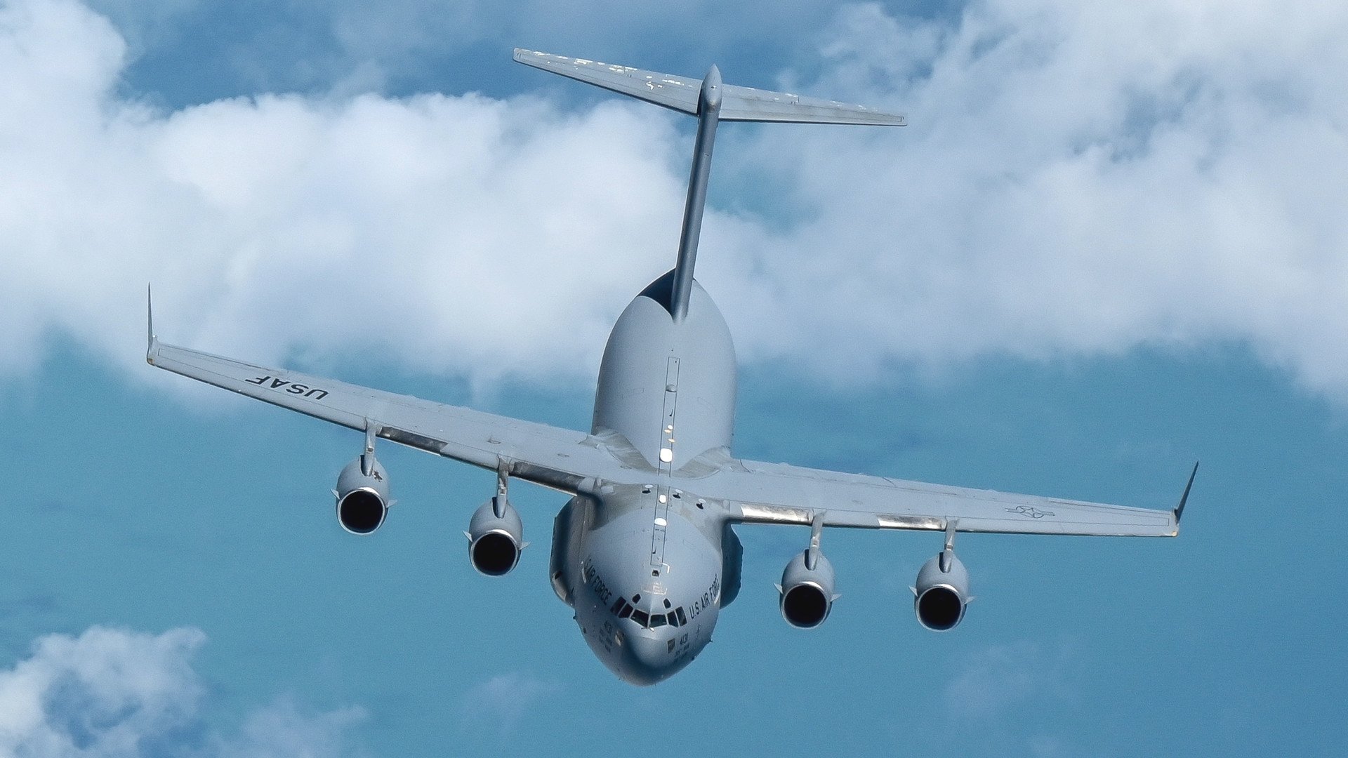 АНУ-ын Агаарын цэргийн хүчний C-17 онгоц Москвад гэнэтийн айлчлал хийлээ