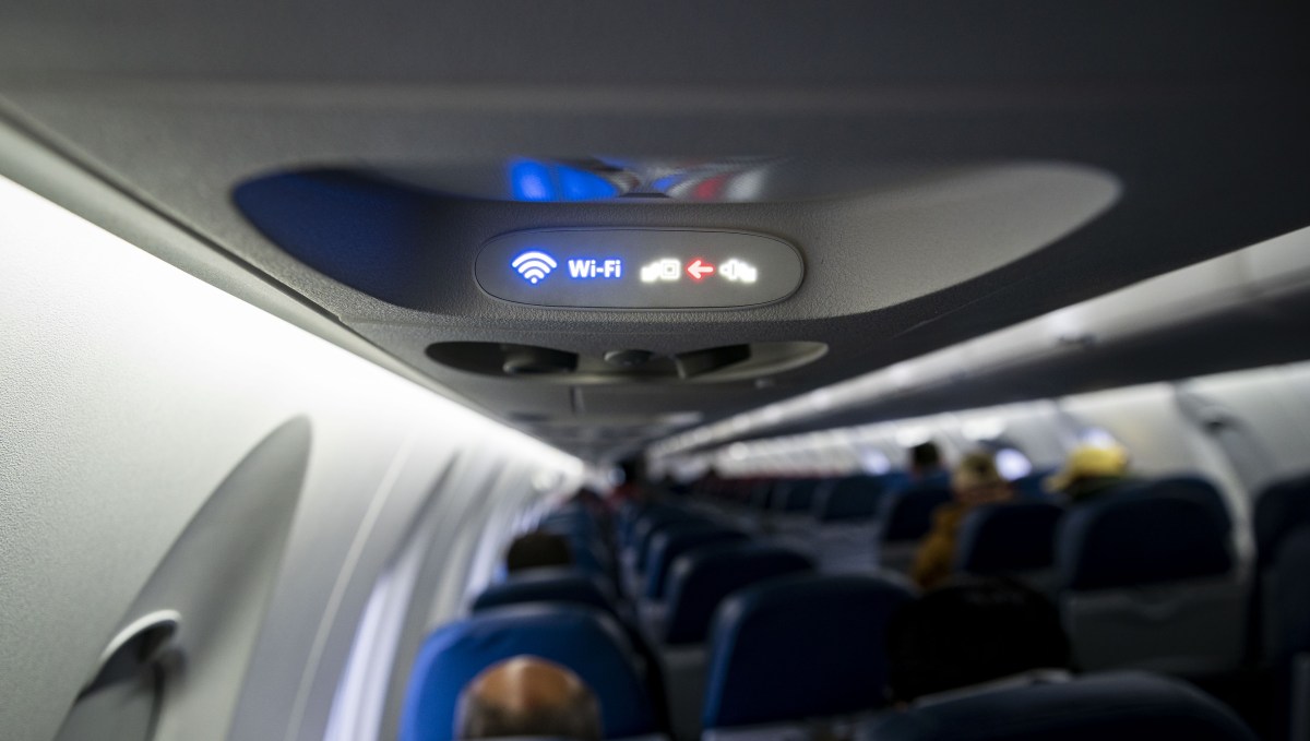 Delta компанийн нислэг үйлдэж байх үед хуурамч Wi-Fi сүлжээ үүсгэсэн хэрэгт мөрдлөг эхлүүлэв