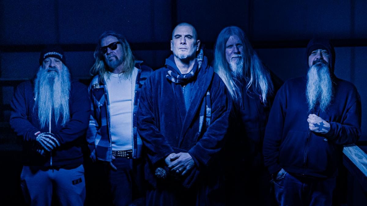 Down хамтлаг шинэ цомог болох Volume V-г зарлаж, Blood Oath синглээ танилцууллаа