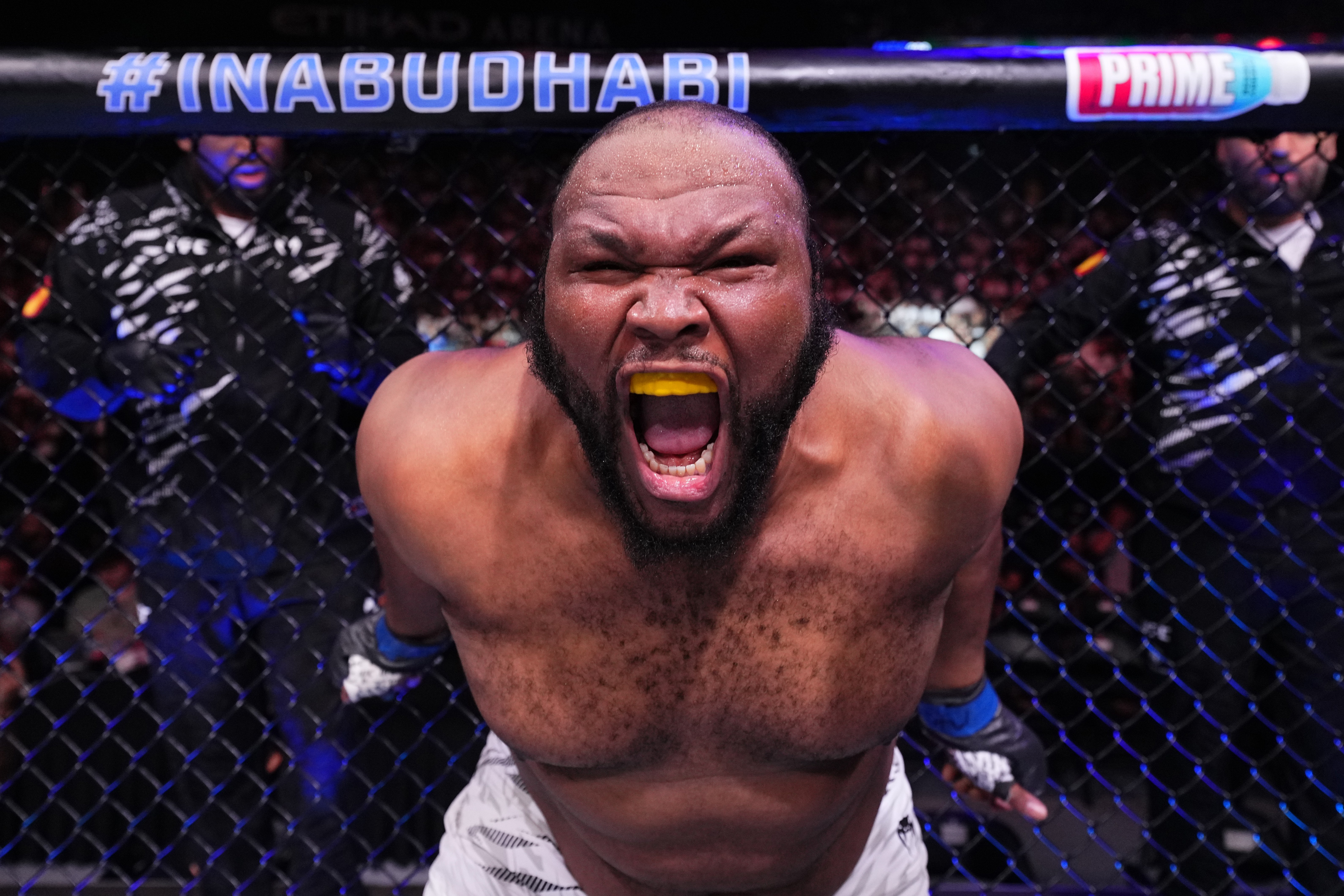 Хүнд жингийн тулаанч Крис Барнетт “Power Slap” холбоотой гэрээ байгууллаа