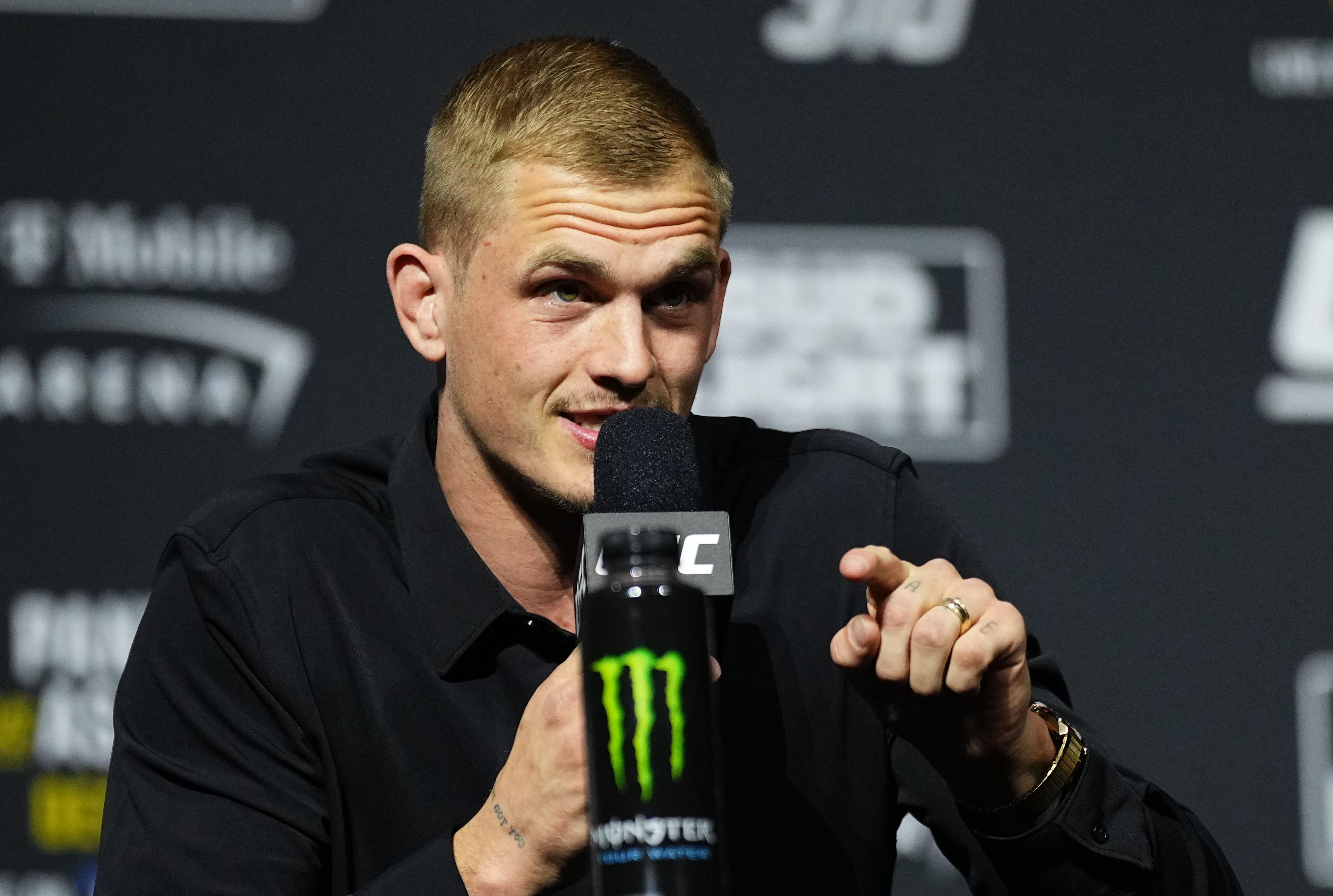 UFC 330-ын өмнөх хэвлэлийн бага хурал болон тулаанчдын нүүр тулах ажиллагаа эхэлнэ