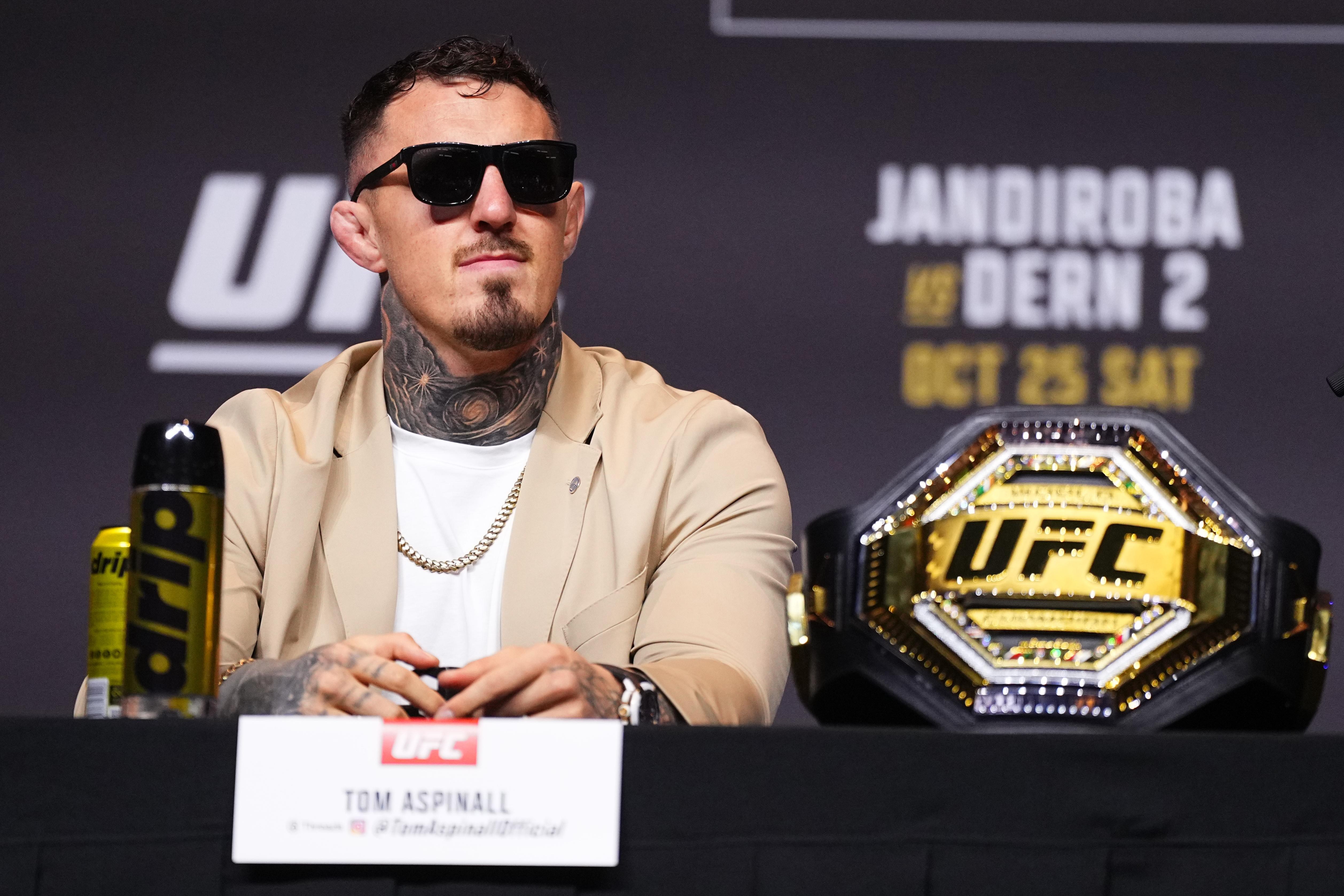 Хүнд жингийн аварга Том Аспинал UFC-г орхих тухай цуурхлыг эрс үгүйсгэлээ