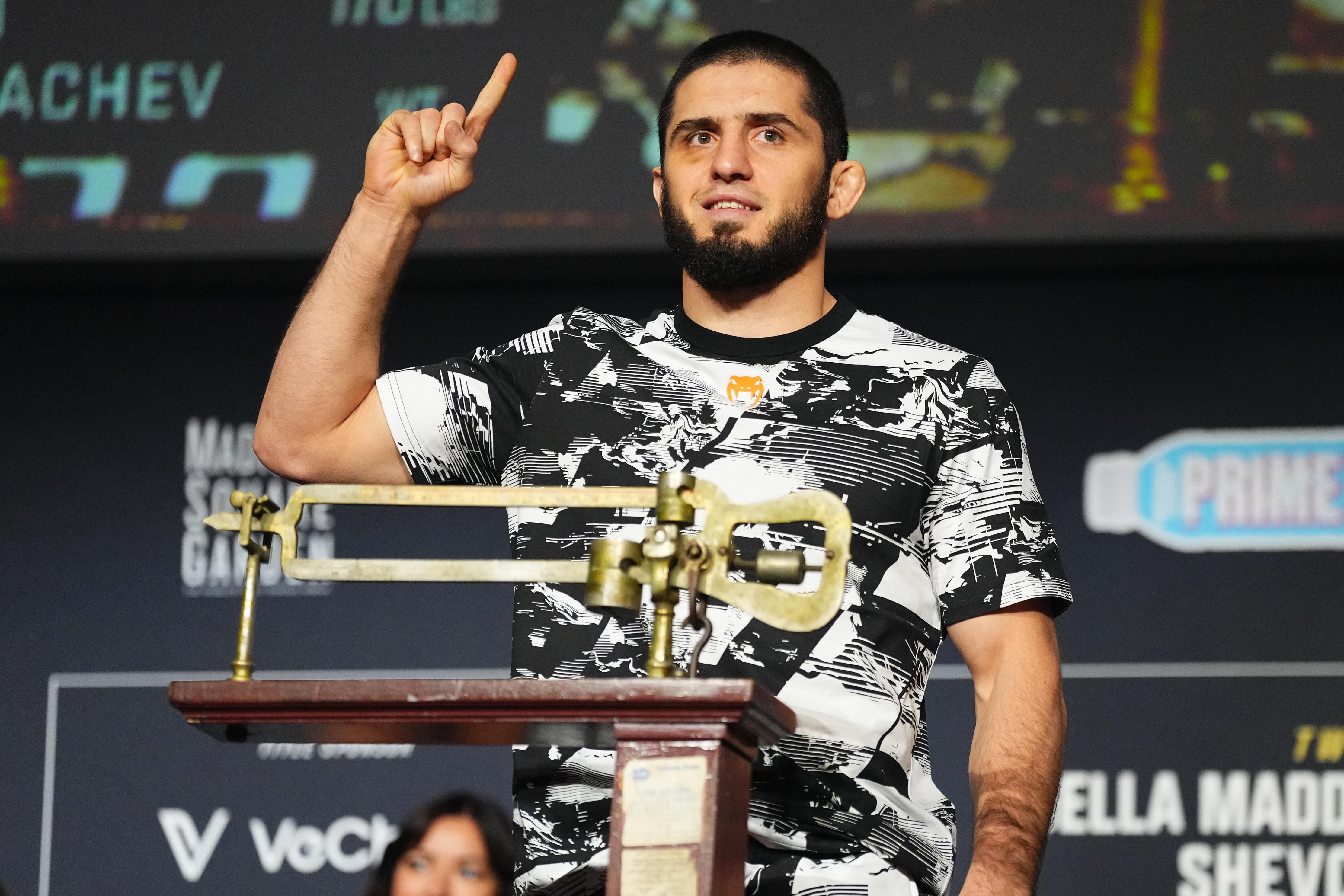 UFC 330 тэмцээний жин үзэлтийн ажиллагаа амжилттай болж тулаанууд баталгаажлаа
