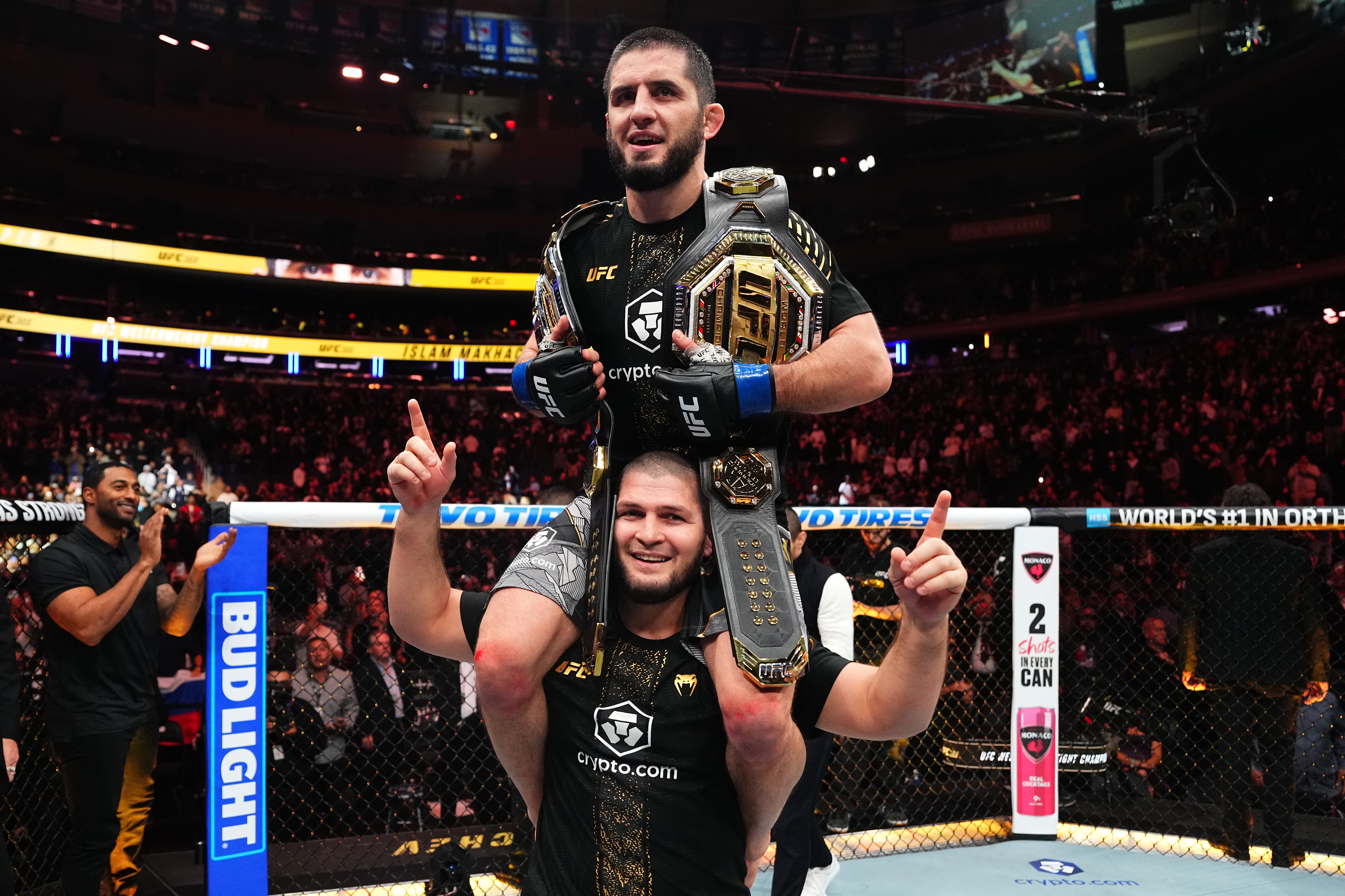 UFC 330: Ислам Махачев аваргын бүсээ хамгаалахаар Иан Мачадо Гарритай тулалдана