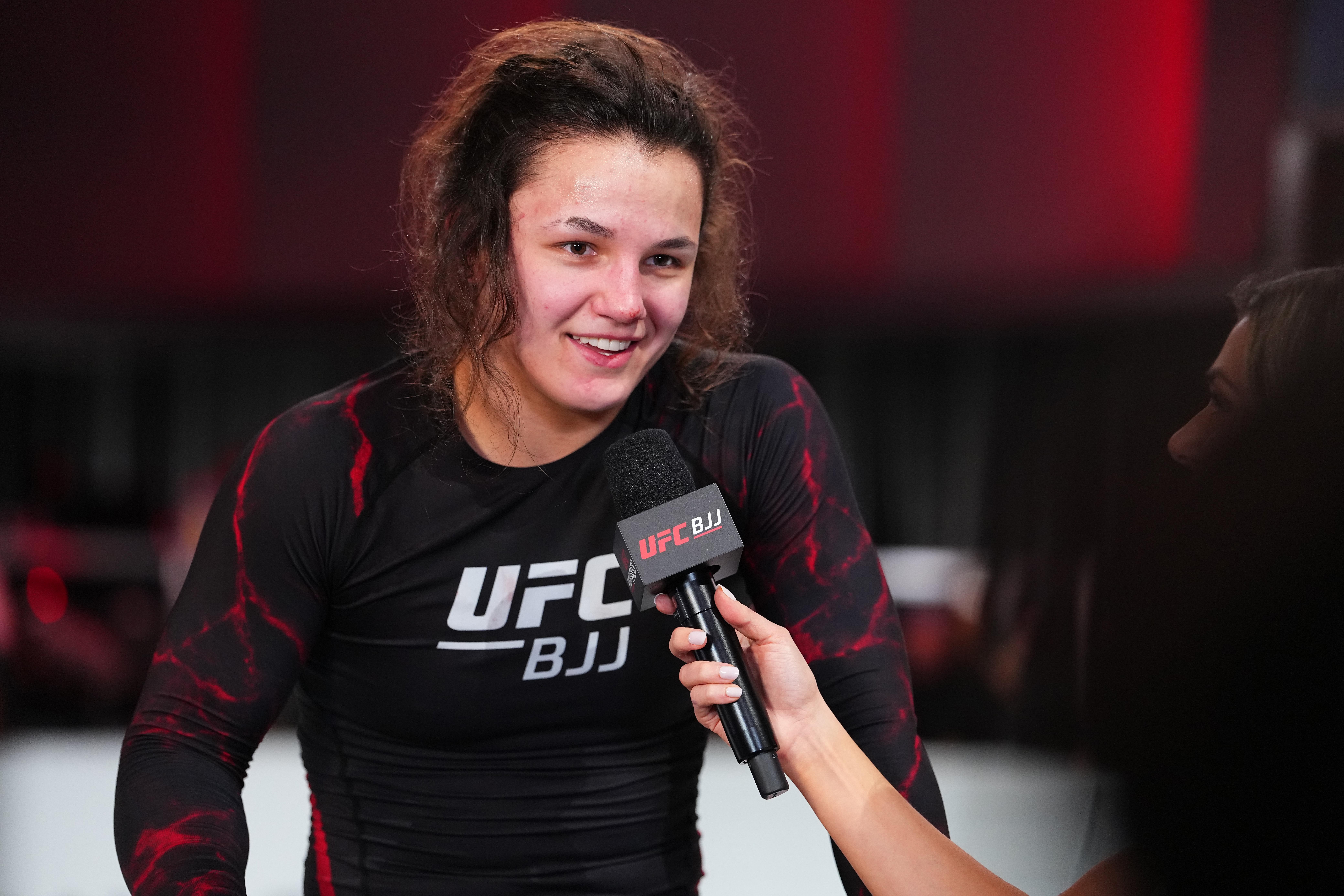 Белла Мир олимпын болон UFC-ийн аварга болох өндөр зорилготой байна