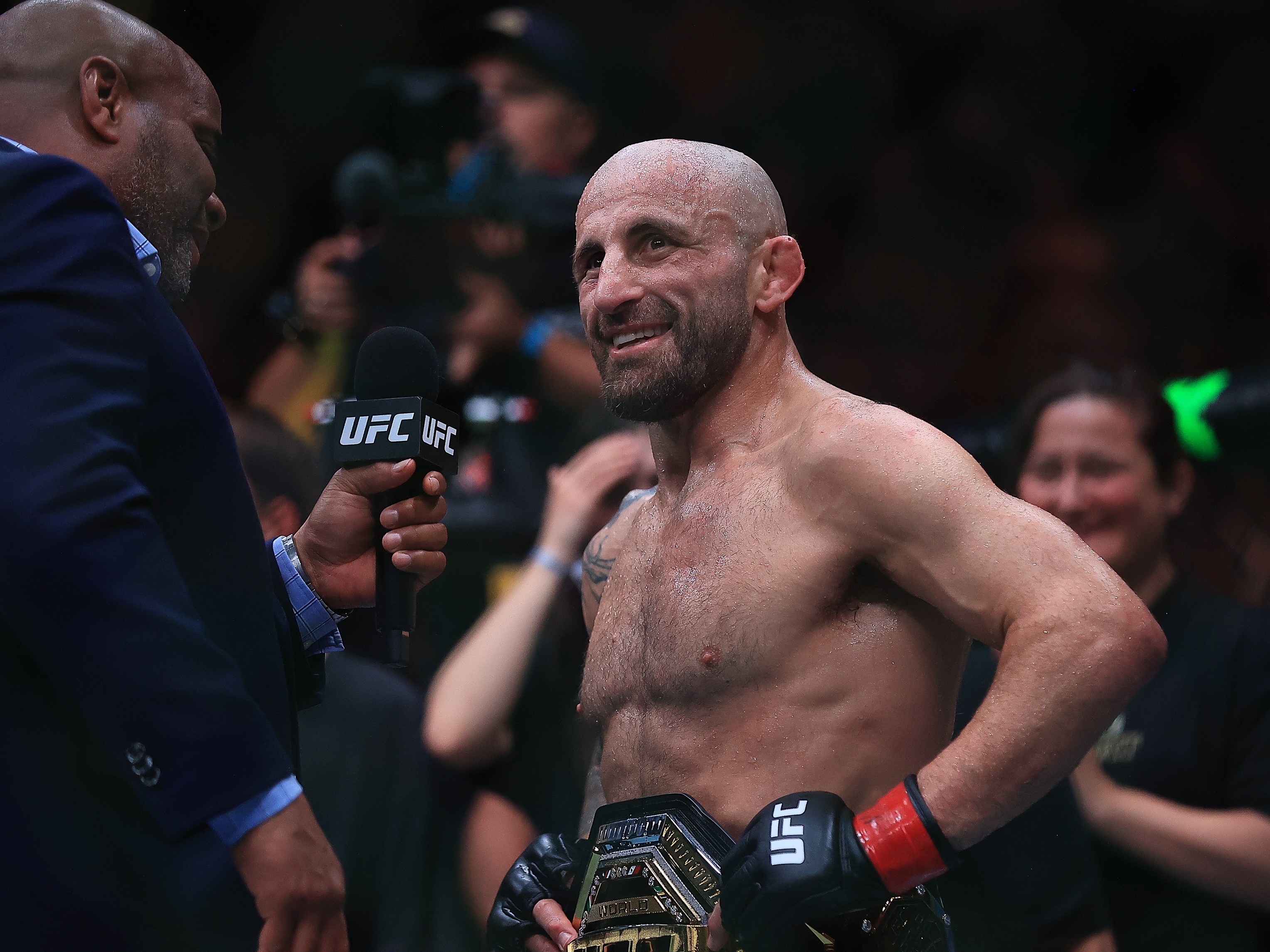 Александр Волкановски UFC 333 тэмцээний дараа зодог тайлах эсэхээ шийднэ