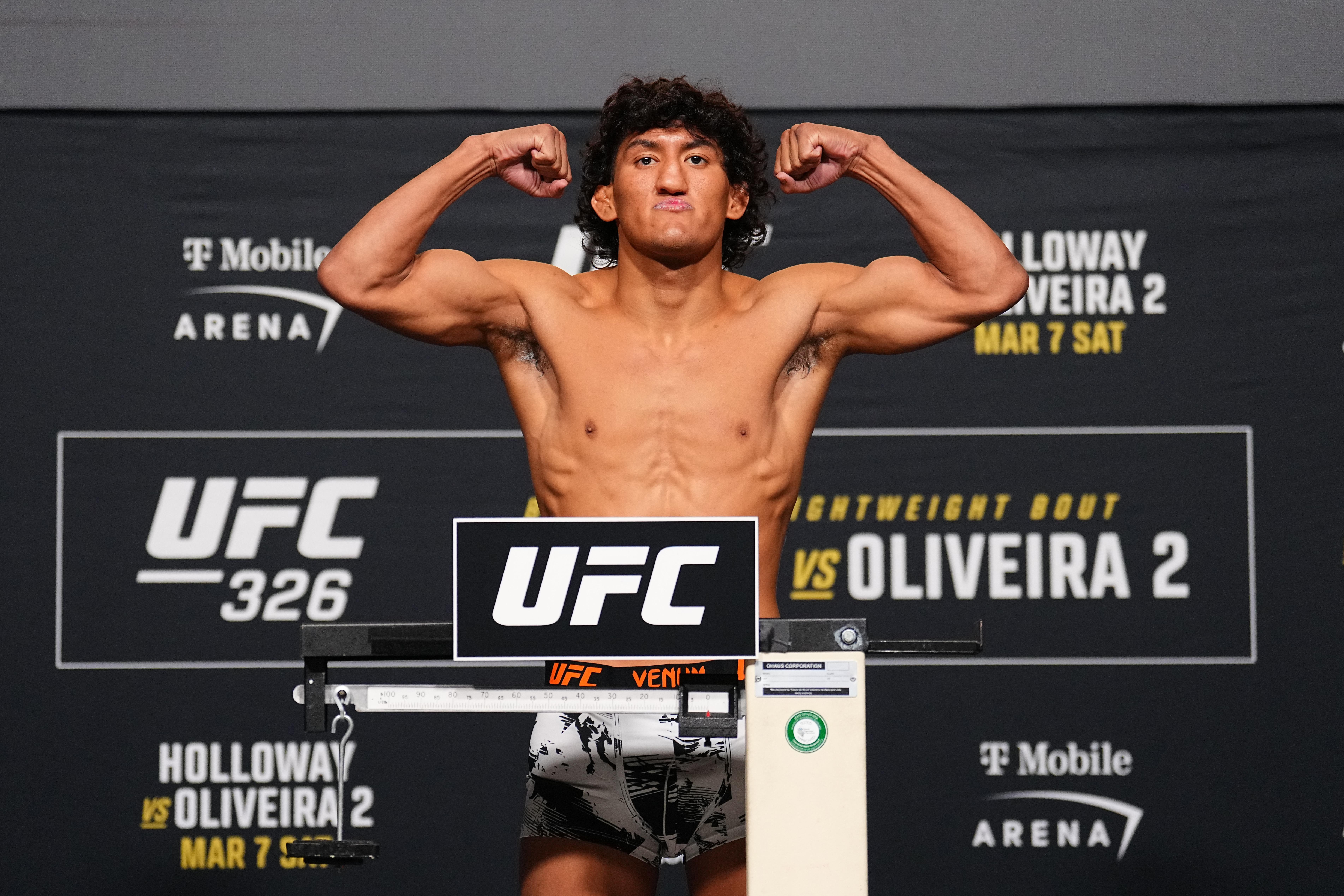 Раул Росас болон Раони Барселос нар UFC Vegas 121 тэмцээний үндсэн тулаанд оролцоно