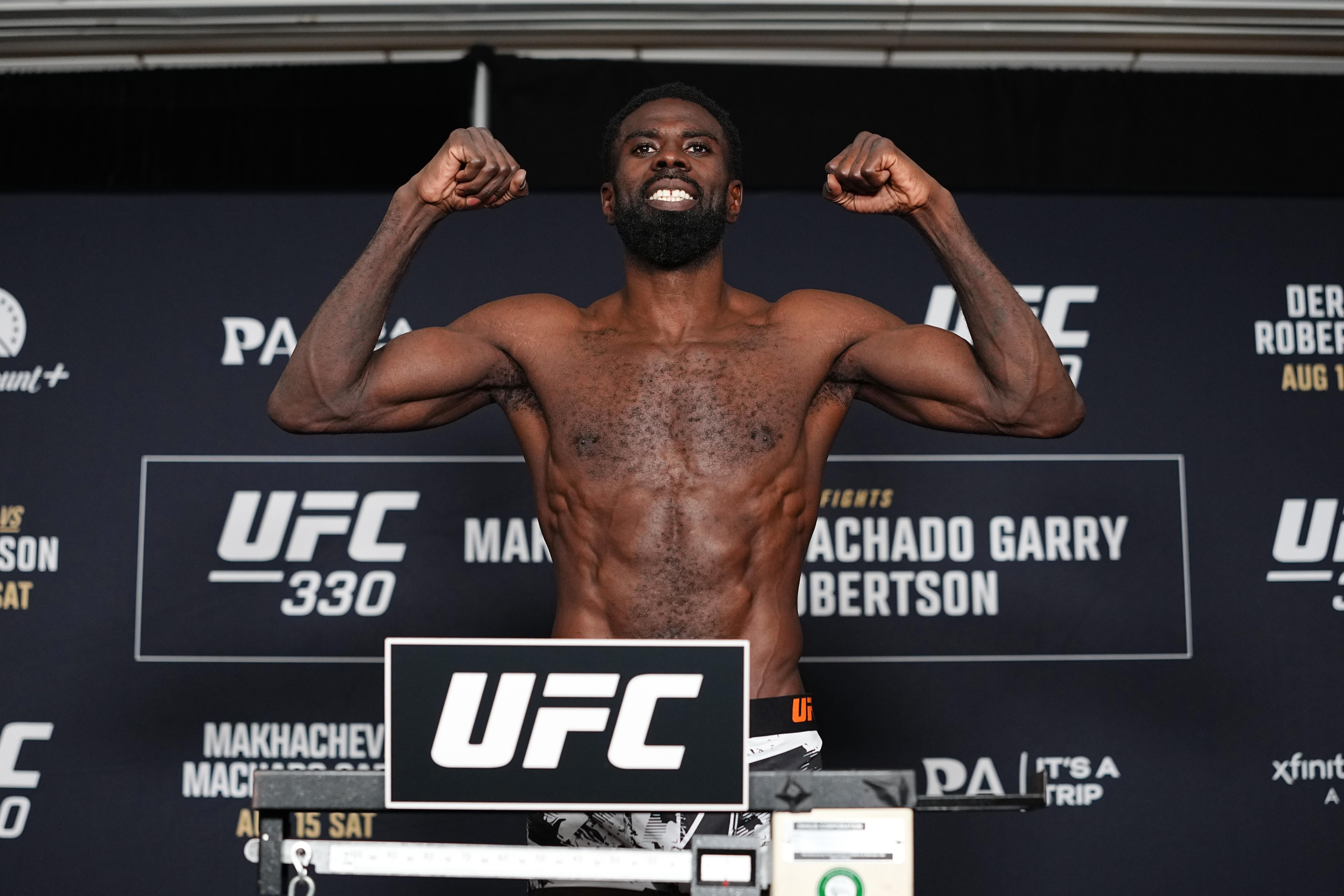 UFC 330 тэмцээний жин үзэлтийн үеэр Чиди Нжокуани болон комиссын хооронд маргаан үүсэв