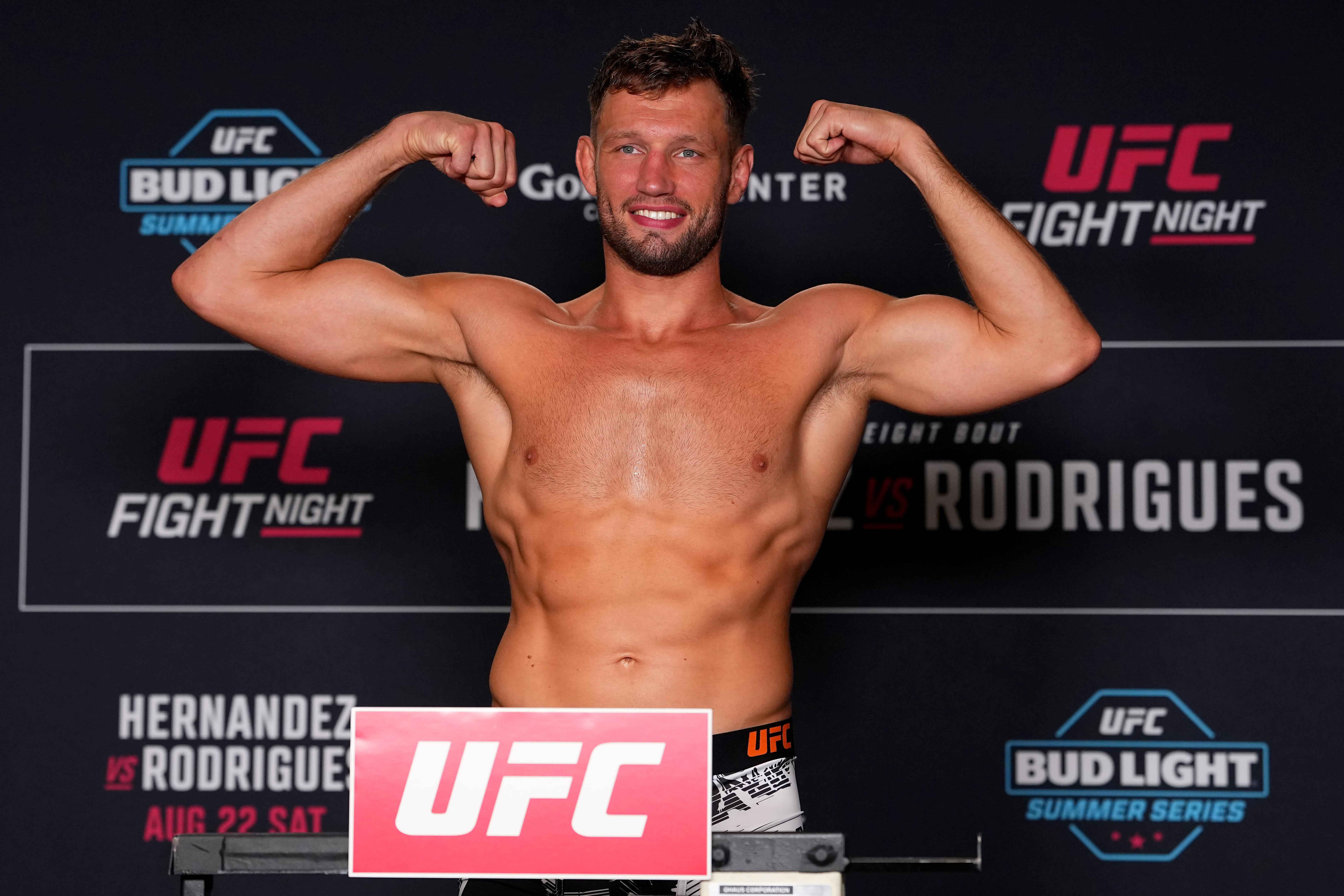 UFC Sacramento тэмцээний жин үзэлт амжилттай болж, тулаанууд албан ёсоор баталгаажлаа