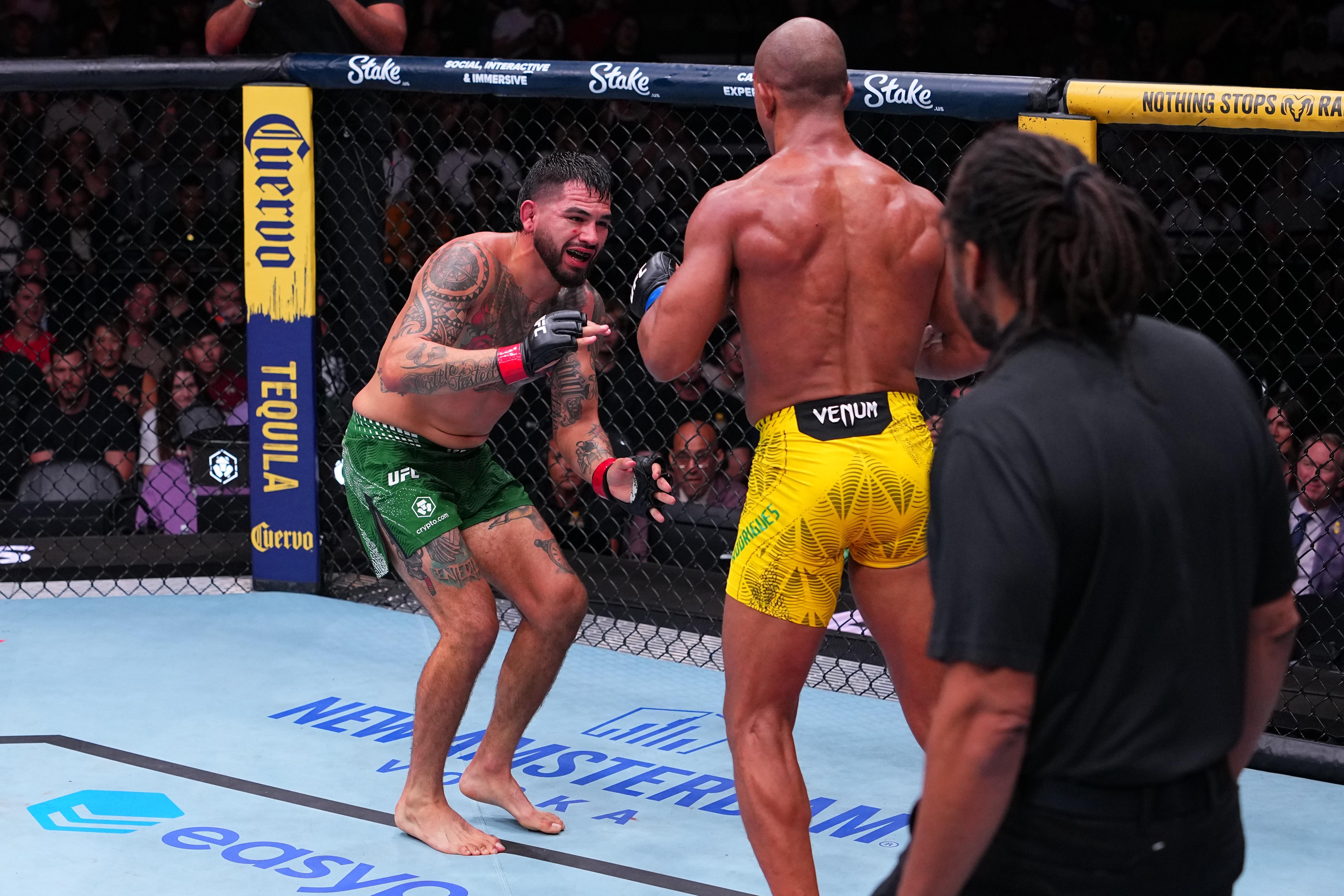UFC Sacramento тэмцээний дараа гол тулаанчид хүнд бэртэл авчээ