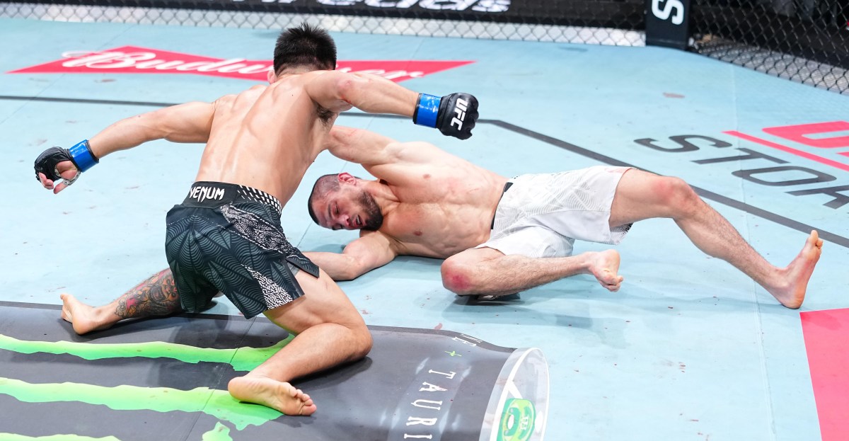 Сонг Ядон UFC-ийн үндсэн тулаанд Умар Нурмагомедовыг хүнд цохилтоор буулган авлаа