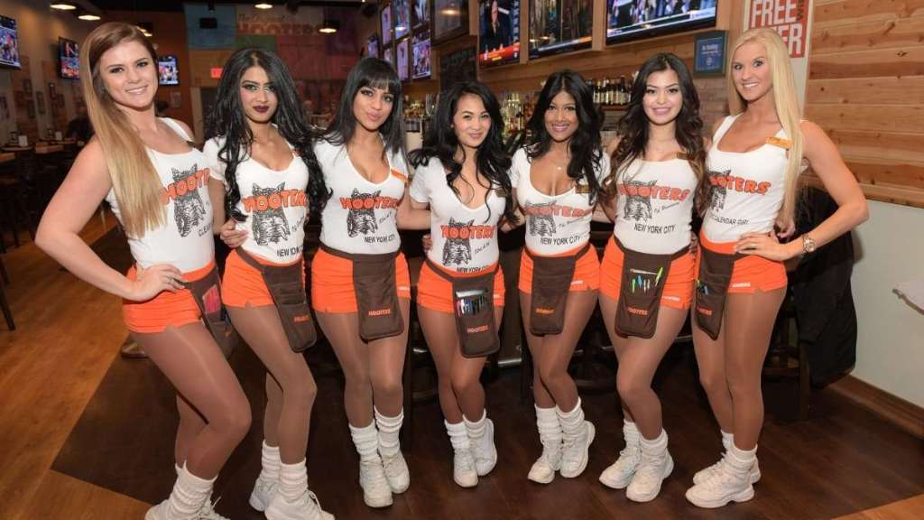 Hooters сүлжээний түүхийг өгүүлэх бүрэн хэмжээний кино бүтээгдэх эхэллээ