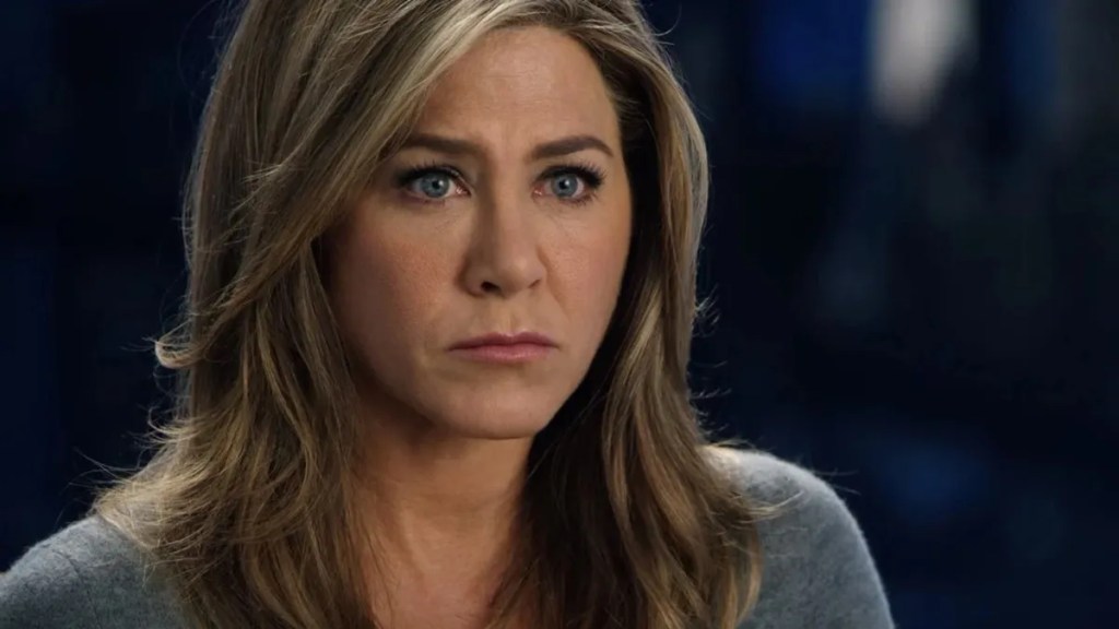 Jennifer Aniston & Jim Curtis Photos Show Them Kissing Where Their Romance First Made News