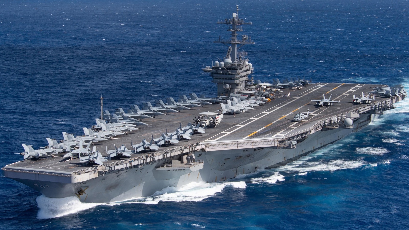 USS Theodore Roosevelt нисэх онгоц тээгч хөлөг онгоц нисгэгчгүй нисэх төхөөрөмж удирдах төвтэй боллоо