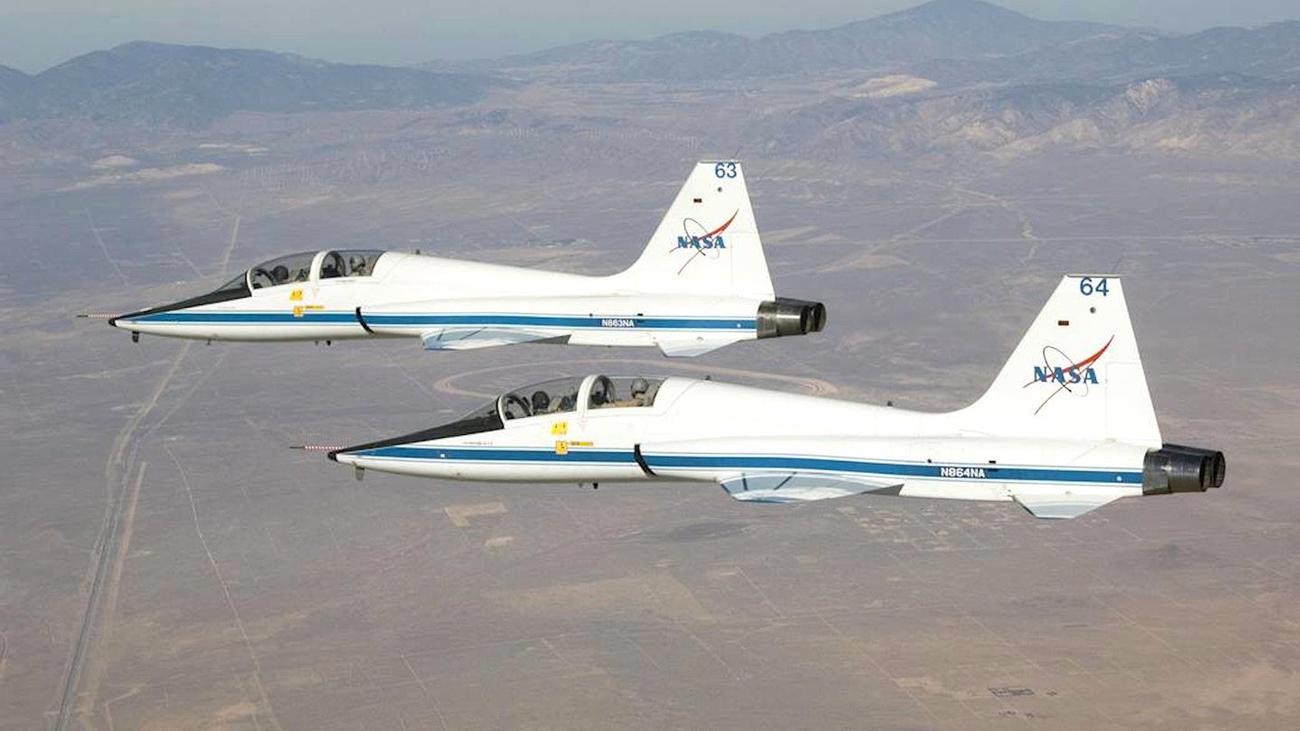 NASA сансрын нисгэгчдийн сургалтад ашигладаг T-38 Talon онгоцуудыг орлох шинэ загвар хайж байна