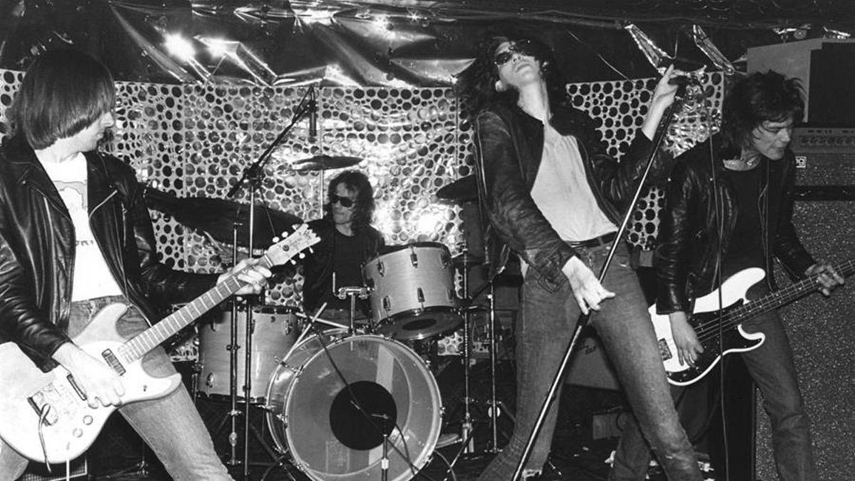 Ramones хамтлагийн тухай баримтат кино 4K нягтралтайгаар дэлгэцийн бүтээл болно