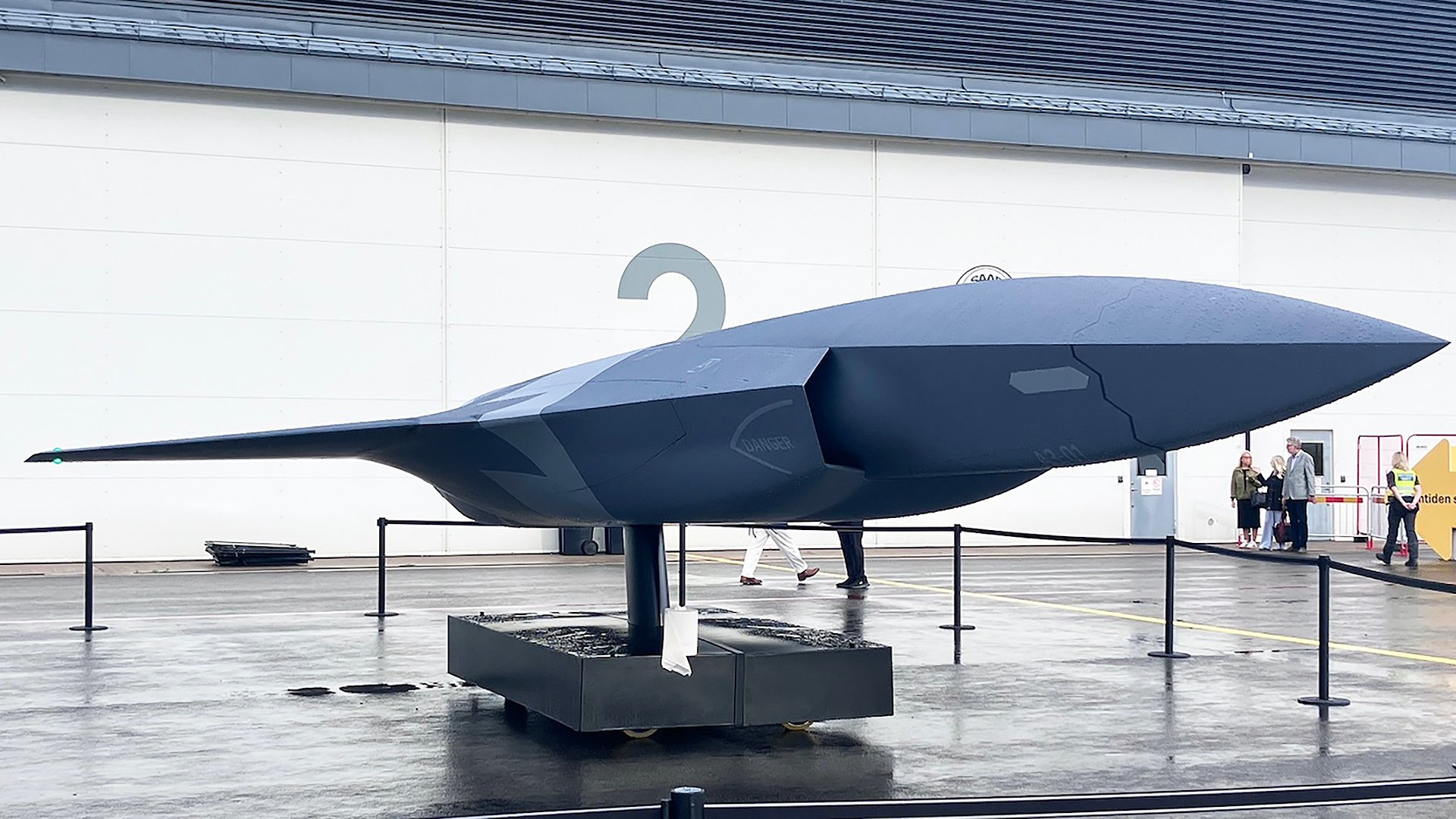 Saab компани дуунаас хурдан, үл үзэгдэгч “сөнөөгч дрон”-ы шинэ загварыг танилцууллаа