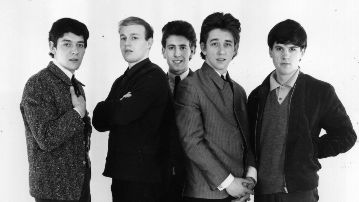“The Hollies” хамтлагийн үндсэн гишүүд тэтгэвэртээ гарч, аялан тоглолтын карьераа өндөрлөлөө