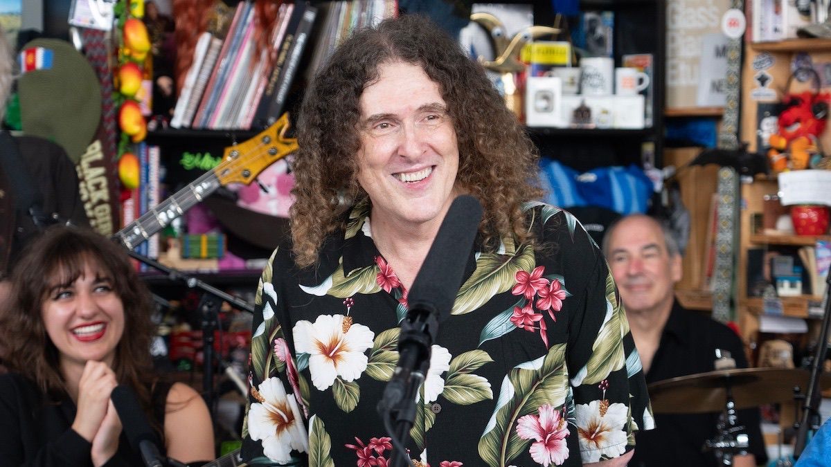 “Weird Al” Янкович 16 жилийн дараа бүрэн бүрэлдэхүүнтэйгээр Tiny Desk тайзнаа эргэн ирлээ