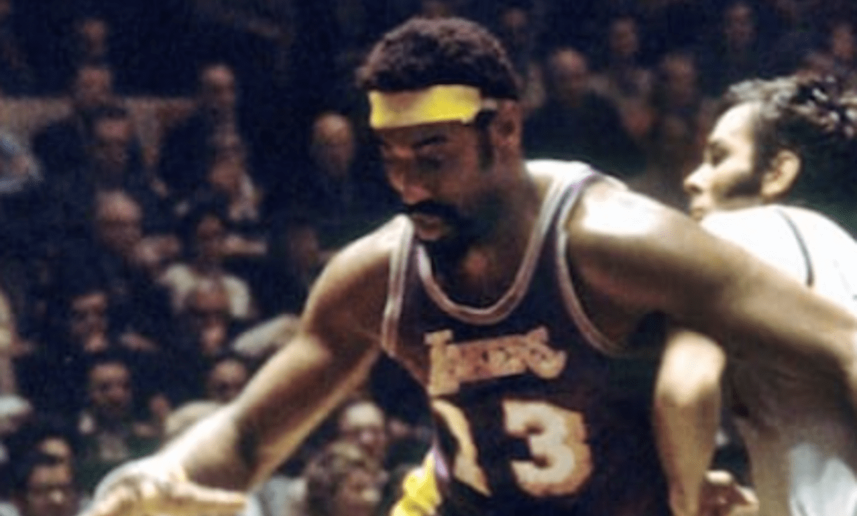 Уилт Чемберлен 1972 оны NBA-гийн финалд гараа гэмтэлтэйгээр тоглож аваргалжээ