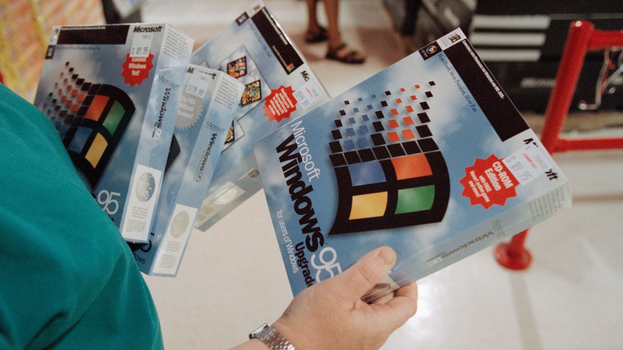 Windows 95-ийн хуурамч бүтээгдэхүүнээс сэргийлэх голограмм яагаад өөрчлөгдсөн бэ