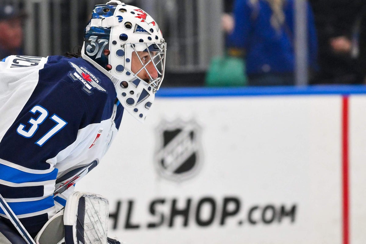 Коннор Хеллебак NHL-ээс солилцоо хийхийг хүссэн нь Виннипег Жетс багийн ирээдүйг эргэлзээнд орууллаа