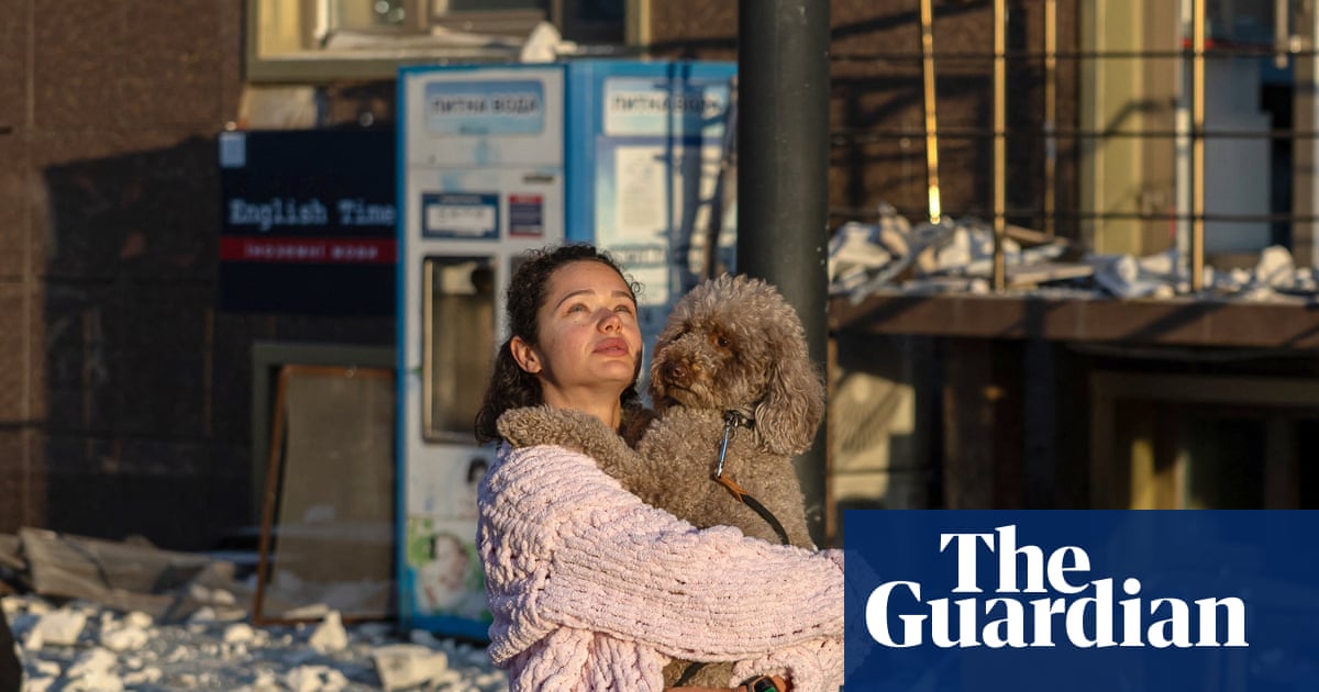 ОХУ-ын агаарын цохилтын улмаас Украйнд олон хүн амиа алдаж, өвөлжилтийн бэлтгэл хүндэрч байна