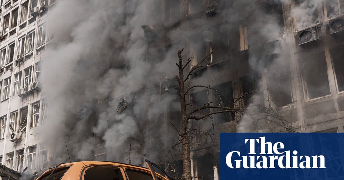 Киевийг пуужингаар харваж буй ОХУ-д эдийн засгийн хориг арга хэмжээг чангатгахыг Зеленский уриалав