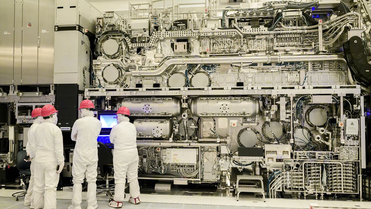 Chip үйлдвэрлэгчид ASML-ийн шинэ үеийн технологид шилжихээр төлөвлөж байна