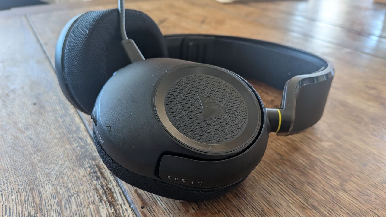 Corsair HS35 v3 чихэвчний тойм: Хөнгөн жин, боломжийн үнээр санал болгож буй шийдэл