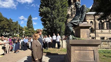 Дрезден хотод Фёдор Достоевскийн хөшөөг дахин байрлууллаа